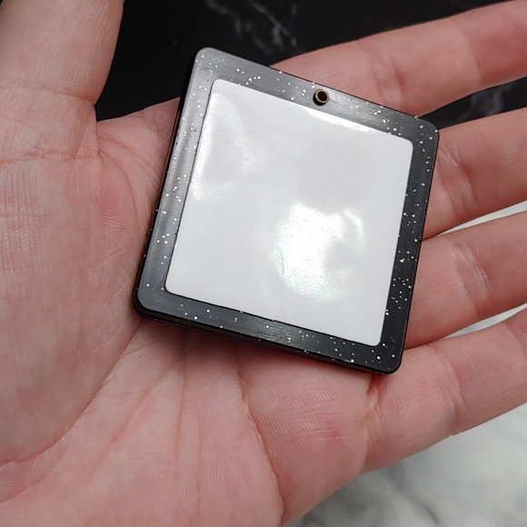 🎁 Free With Purchase - Picture 3 of 4